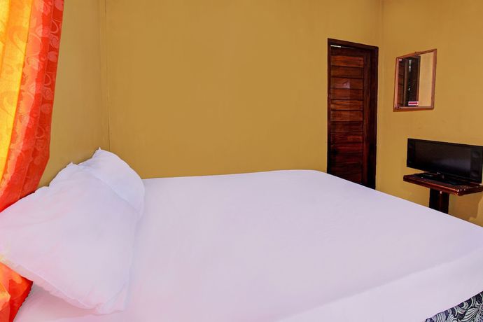 Imagen de la habitación del Hotel OYO 92142 Ujung Samalas Homestay. Foto 9