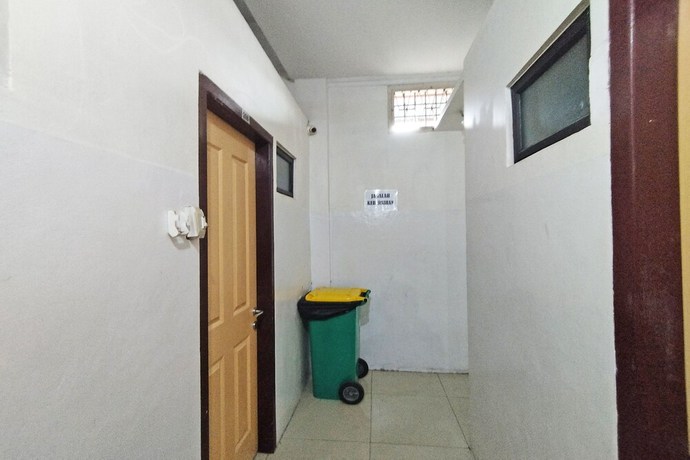Imagen de los interiores del Hotel OYO 92157 Benteng Kost. Foto 18