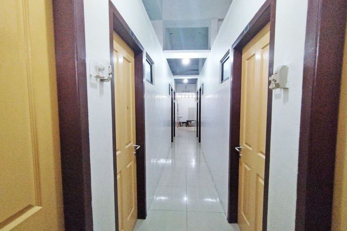 Imagen de los interiores del Hotel OYO 92157 Benteng Kost. Foto 19