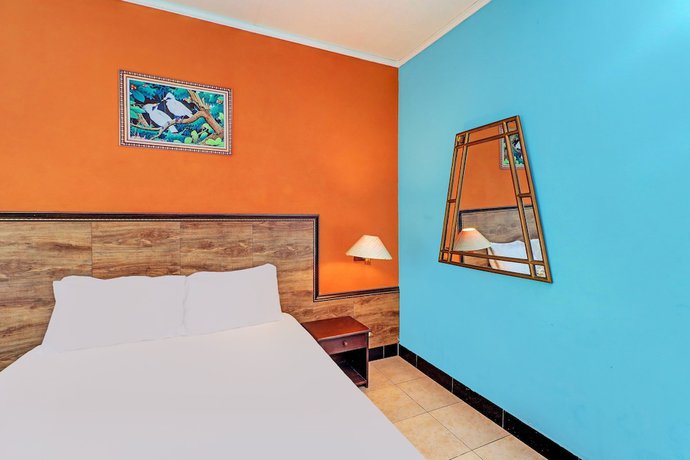 Imagen de la habitación del Hotel OYO 92175 Surya Madu Guest House Near Pantai Kelan. Foto 2