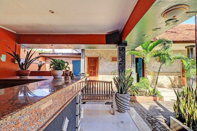 Imagen de los interiores del Hotel OYO 92175 Surya Madu Guest House Near Pantai Kelan. Foto 11
