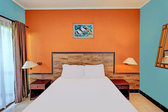 Imagen de la habitación del Hotel OYO 92175 Surya Madu Guest House Near Pantai Kelan. Foto 3