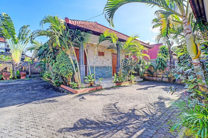 Imagen de los interiores del Hotel OYO 92175 Surya Madu Guest House Near Pantai Kelan. Foto 15