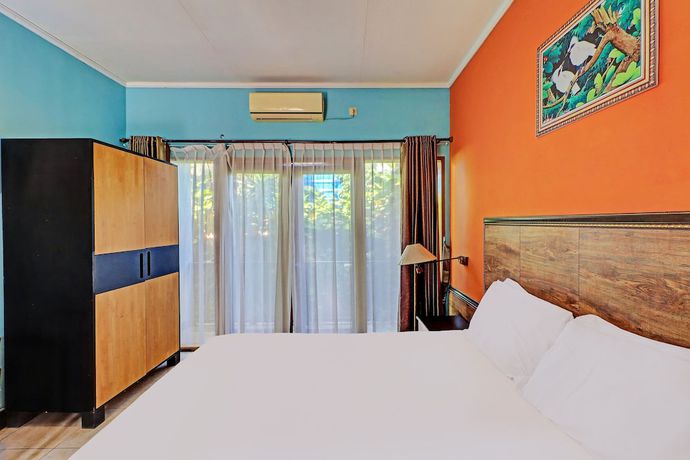 Imagen de la habitación del Hotel OYO 92175 Surya Madu Guest House Near Pantai Kelan. Foto 4
