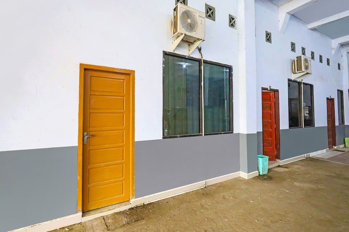 Imagen de los interiores del Hotel OYO 92230 Penginapan Metro Parepare. Foto 16