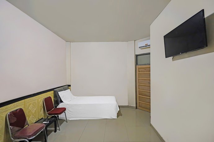 Imagen de la habitación del Hotel OYO 92230 Penginapan Metro Parepare. Foto 6