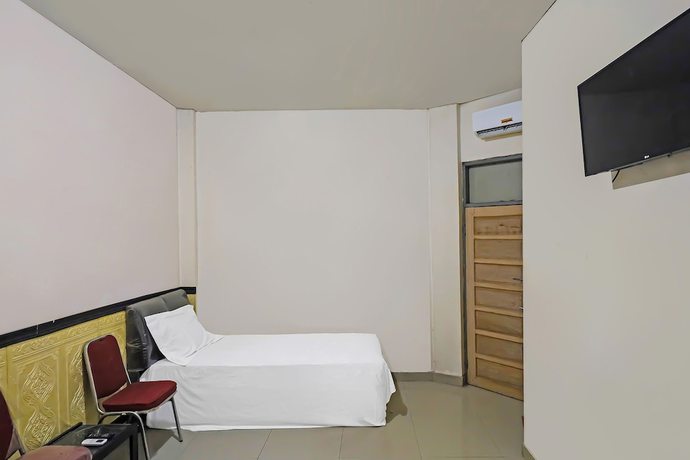 Imagen de la habitación del Hotel OYO 92230 Penginapan Metro Parepare. Foto 8