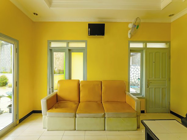 Imagen de los interiores del Hotel OYO 92483 Kirana. Foto 17