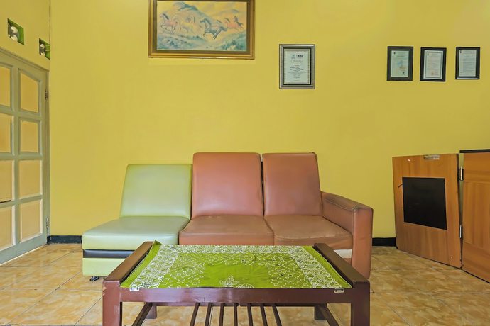 Imagen de los interiores del Hotel OYO 92486 Permata 3, Kebonsari. Foto 16