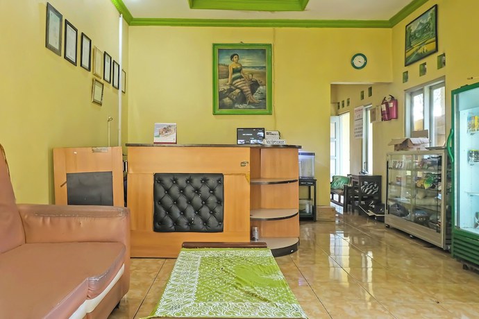 Imagen de los interiores del Hotel OYO 92486 Permata 3, Kebonsari. Foto 18