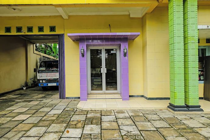 Imagen de los interiores del Hotel OYO 92486 Permata 3, Kebonsari. Foto 19
