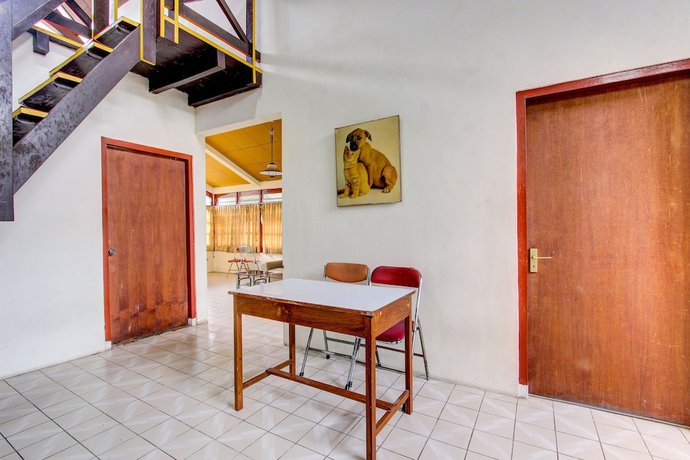 Imagen de los interiores del Hotel OYO 92505 Asta Guesthouse. Foto 19