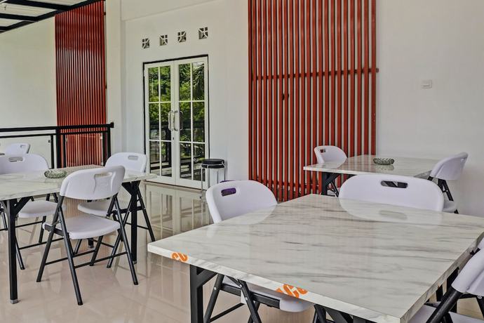 Imagen de los interiores del Hotel OYO 92518 De Luna. Foto 11