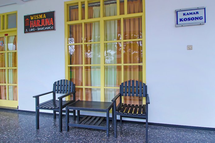 Imagen de los interiores del Hotel OYO 92533 Harjuna Guest House. Foto 14