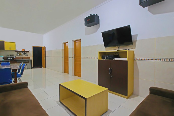 Imagen de los interiores del Hotel OYO 92533 Harjuna Guest House. Foto 15