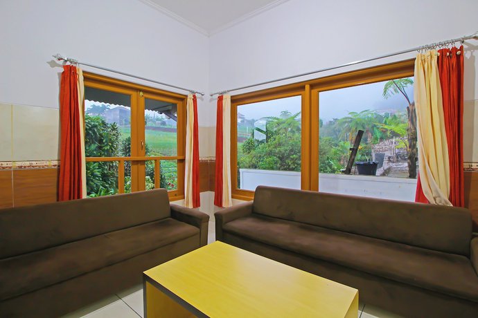 Imagen de los interiores del Hotel OYO 92533 Harjuna Guest House. Foto 20
