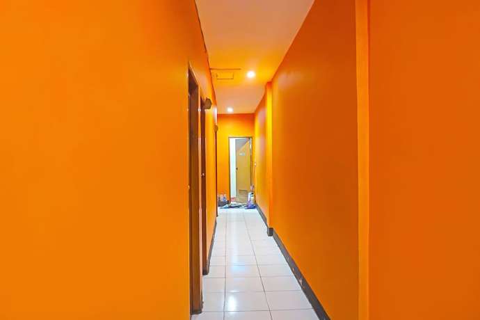 Imagen de los interiores del Hotel OYO 92581 Tangki Residence 2. Foto 18