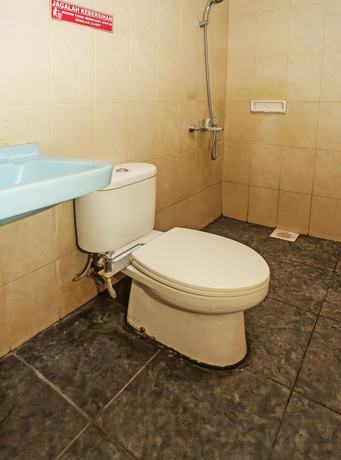 Imagen de la habitación del Hotel OYO 92674 Ciputat. Foto 17