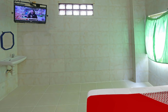 Imagen de la habitación del Hotel OYO 92677 Bintaro. Foto 4
