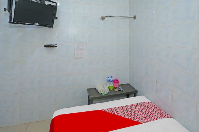 Imagen de la habitación del Hotel OYO 92677 Bintaro. Foto 12