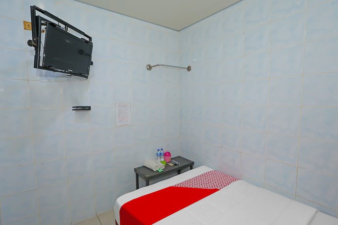 Imagen de la habitación del Hotel OYO 92677 Bintaro. Foto 17
