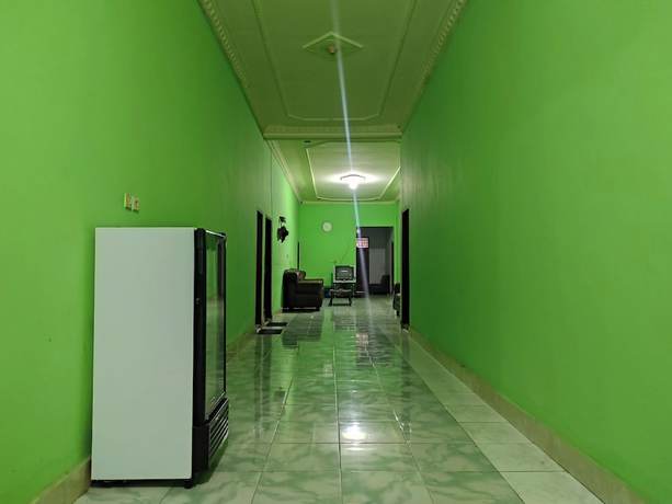 Imagen de los interiores del Hotel OYO 92724 Penginapan Syariah Al Syifa. Foto 6