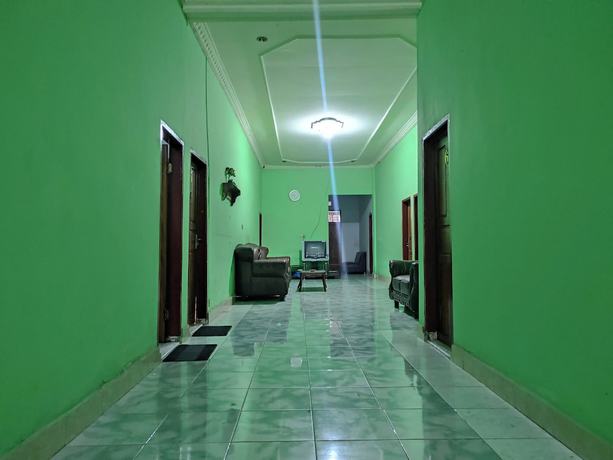Imagen de los interiores del Hotel OYO 92724 Penginapan Syariah Al Syifa. Foto 7
