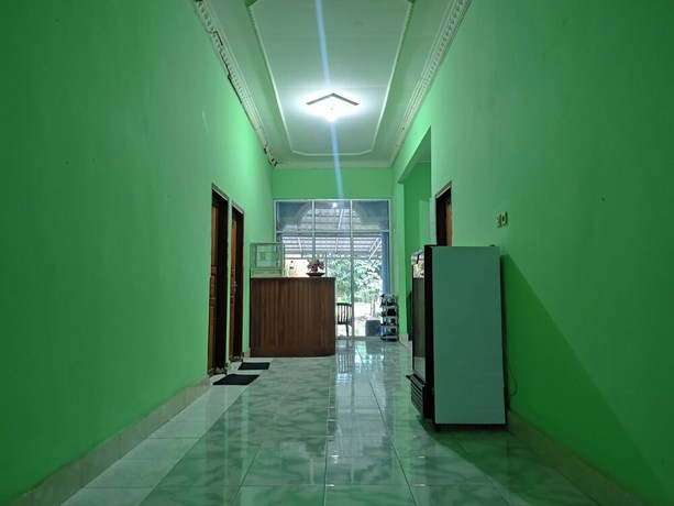 Imagen de los interiores del Hotel OYO 92724 Penginapan Syariah Al Syifa. Foto 9