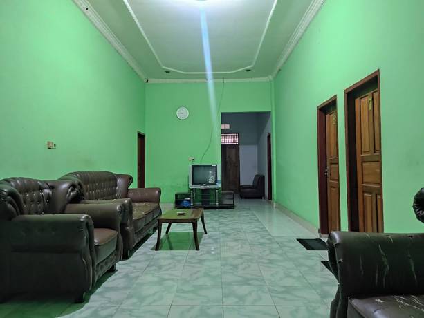 Imagen de los interiores del Hotel OYO 92724 Penginapan Syariah Al Syifa. Foto 13