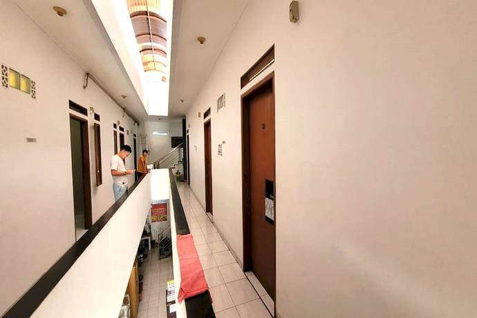 Imagen de los interiores del Hotel OYO 92725 Regol Srimahi Residence. Foto 17