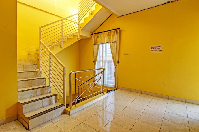 Imagen de los interiores del Hotel OYO 92792 Umi Rahayu Guesthouse. Foto 17