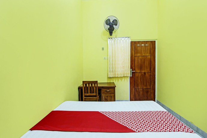 Imagen de la habitación del Hotel OYO 92792 Umi Rahayu Guesthouse. Foto 7