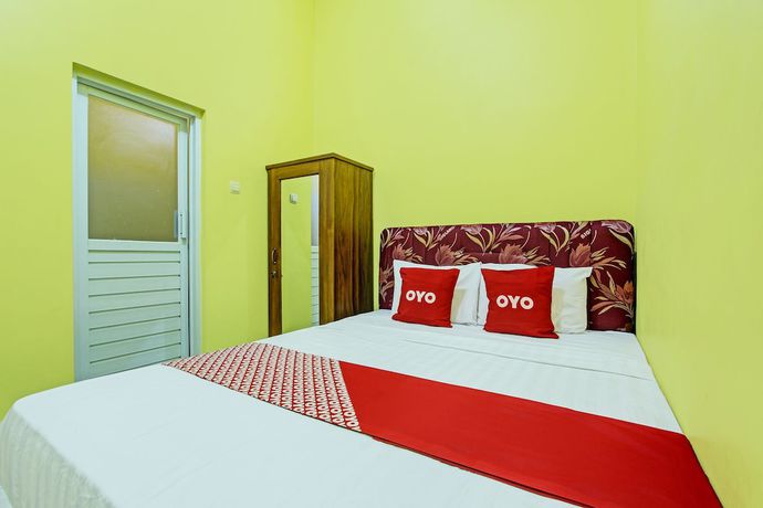 Imagen de la habitación del Hotel OYO 92792 Umi Rahayu Guesthouse. Foto 8