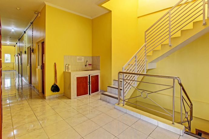 Imagen de los interiores del Hotel OYO 92792 Umi Rahayu Guesthouse. Foto 18