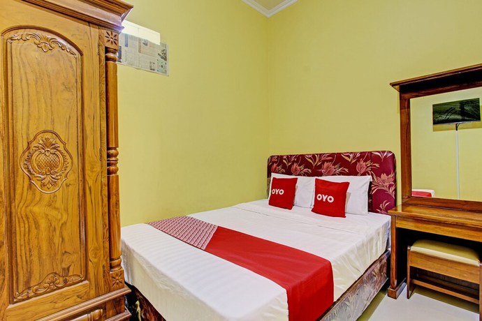 Imagen de la habitación del Hotel OYO 92792 Umi Rahayu Guesthouse. Foto 11