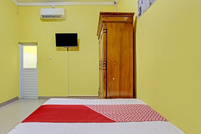 Imagen de la habitación del Hotel OYO 92792 Umi Rahayu Guesthouse. Foto 12