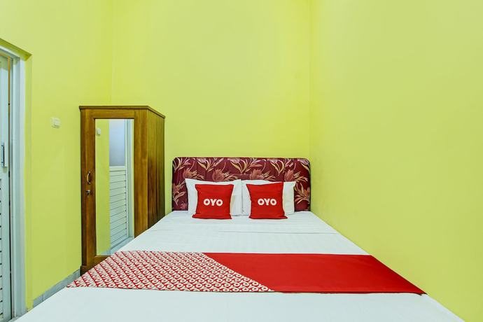Imagen de la habitación del Hotel OYO 92792 Umi Rahayu Guesthouse. Foto 13
