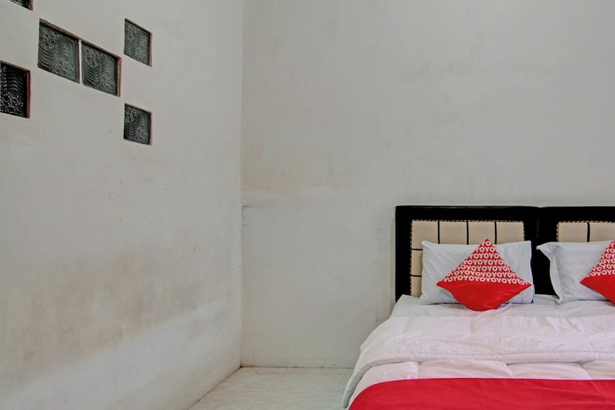 Imagen de la habitación del Hotel OYO 92818 Penginapan Garuda Syariah. Foto 4