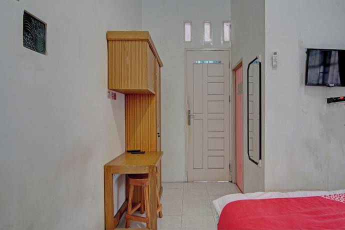 Imagen de la habitación del Hotel OYO 92818 Penginapan Garuda Syariah. Foto 7