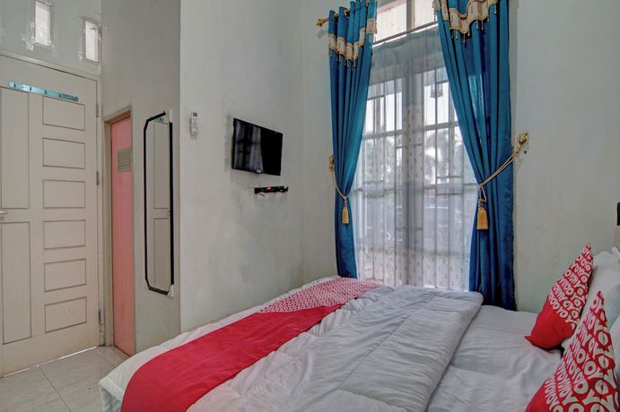 Imagen de la habitación del Hotel OYO 92818 Penginapan Garuda Syariah. Foto 14