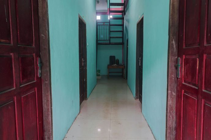 Imagen de los interiores del Hotel OYO 92862 Rania Kost Simpang Rimbo. Foto 18