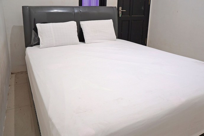 Imagen de la habitación del Hotel OYO 92938 Kost Putih Syariah. Foto 11