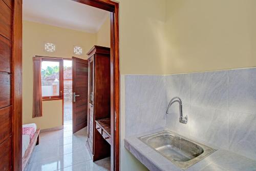 Imagen general del Hotel OYO 92952 Nirmala Guest House. Foto 19