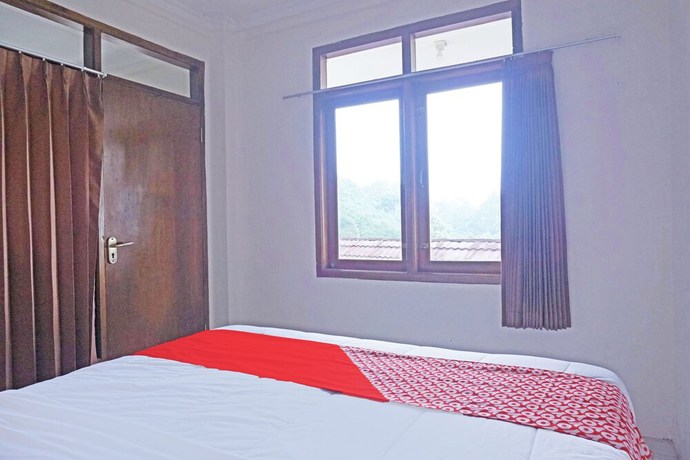 Imagen de la habitación del Hotel OYO 92966 Villa Bukit Awan. Foto 4