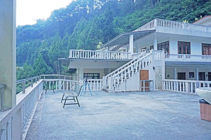 Imagen de los interiores del Hotel OYO 92966 Villa Bukit Awan. Foto 11