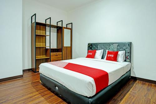 Imagen de la habitación del Hotel OYO 92990 Nena Kostel Syariah. Foto 19