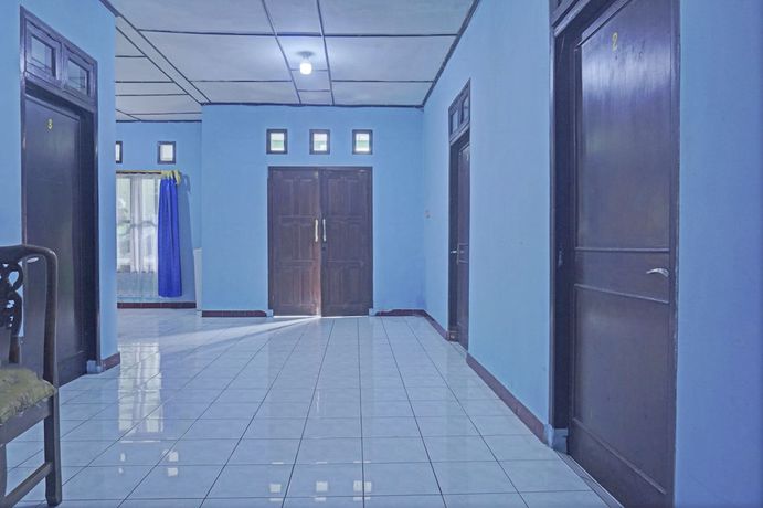 Imagen de los interiores del Hotel OYO 92997 Villa Hj Karnadi. Foto 14