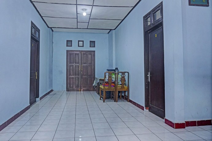 Imagen de los interiores del Hotel OYO 92997 Villa Hj Karnadi. Foto 17