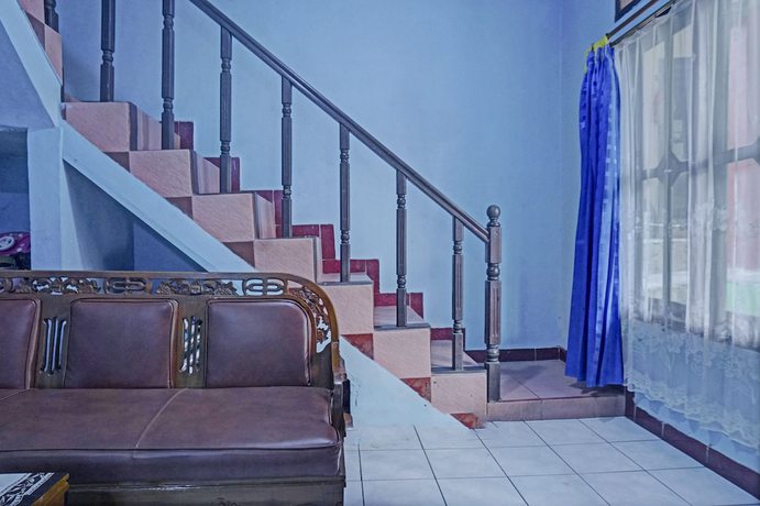 Imagen de los interiores del Hotel OYO 92997 Villa Hj Karnadi. Foto 18