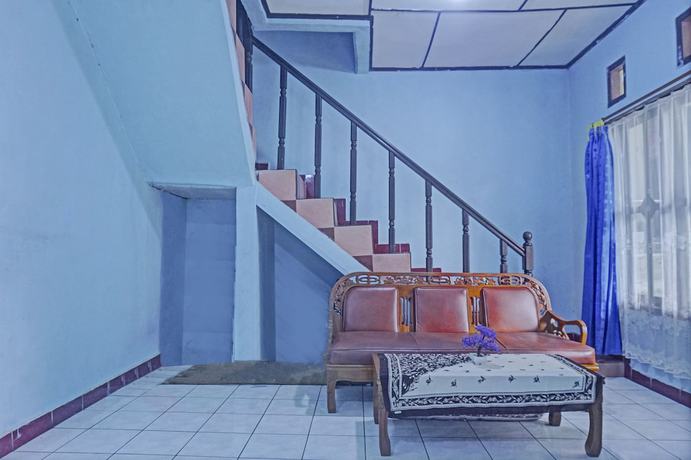 Imagen de los interiores del Hotel OYO 92997 Villa Hj Karnadi. Foto 19